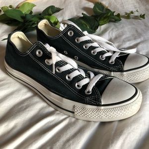 Converse Chuck Taylor | Men’s 8, Women’s 10